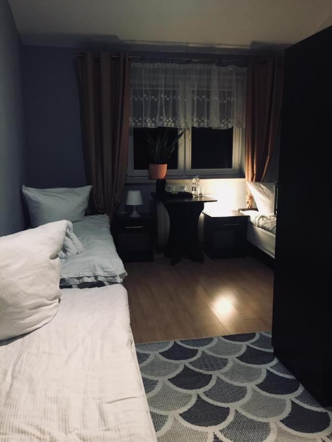 Pokoje Przy Lotnisku Appartement Lesznowola  Buitenkant foto